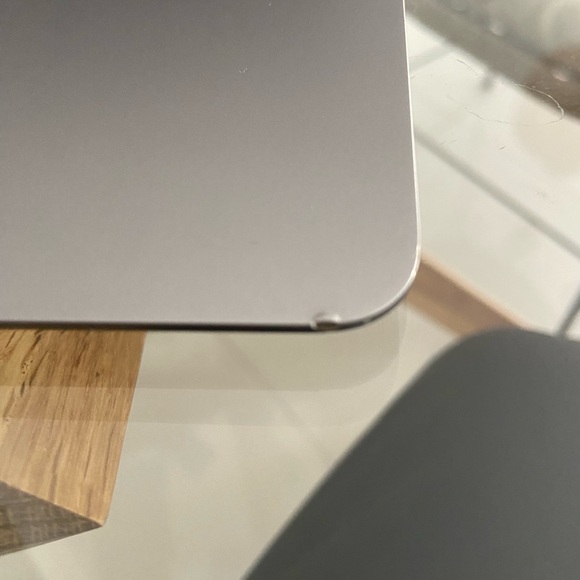 Used Apple MacBook Air 13 2020 Space Gray/Intel Core i3 1.1 GHz, 256 GB 8 GB Ram - Picture 4 of 12